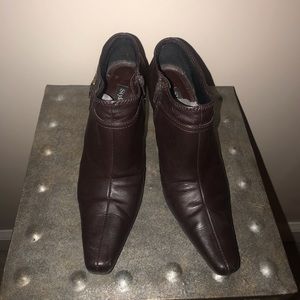 Style & Co. Stylish brown heeled booties size 6